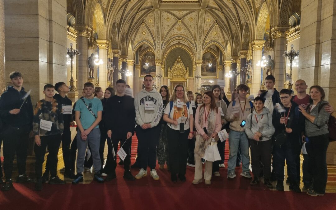 Különleges találkozás az Országházban – magyar és szlovén diákok közös élményekkel gazdagodtak