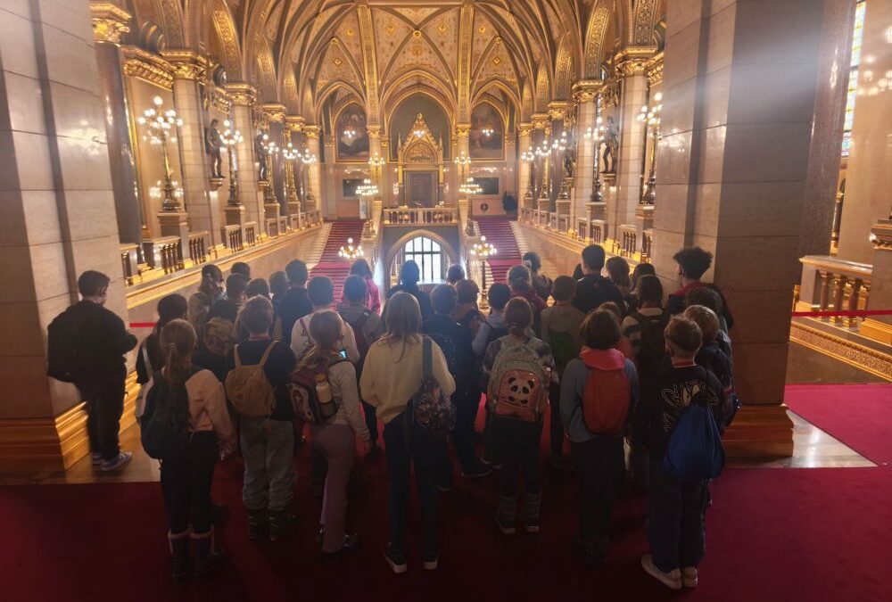 A Parlament falai között a jövő nemzedéke